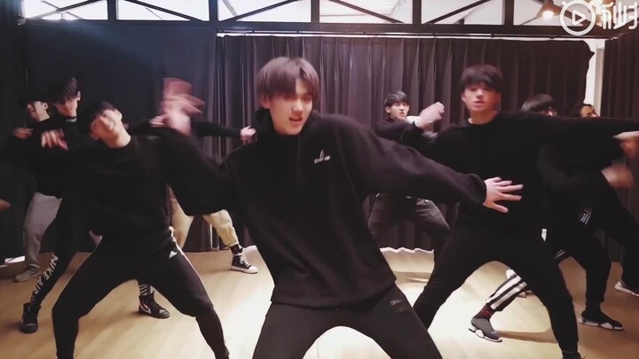 【تشو كه يو】غرفة التدريب 20190410 بينتاغون «متألق» رقصة محاكاة رقصة