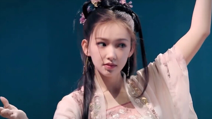 Trình Tiêu trong “Như Mộng Lệnh”: khoác tấm voan mỏng, tay cầm ô dầu, như bước vào thế giới thi ca c
