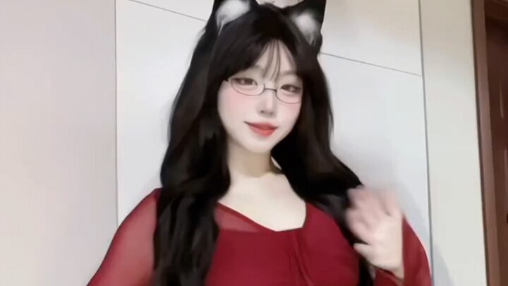 The contrast of wearing glasses