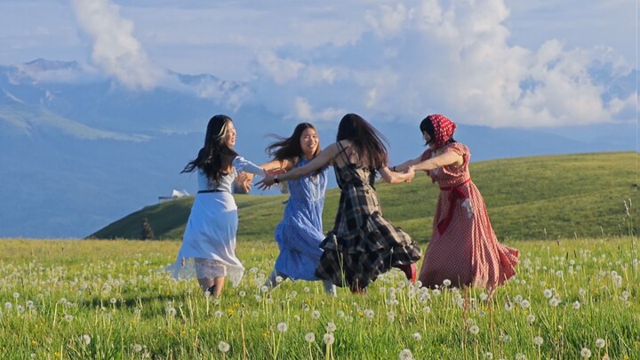 Menarik teman untuk menari ala La La Land Plus di Xinjiang