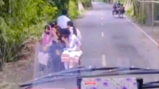 📷 দেখে ভাব বেড়ে গেল মেয়ে গুলার