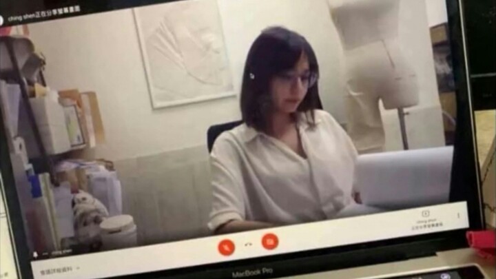 ตอนเรียนออนไลน์ พอครูสวยเกินไป ครอบครัวก็เข้าใจว่าฉันกำลังดูไลฟ์โป๊อยู่…