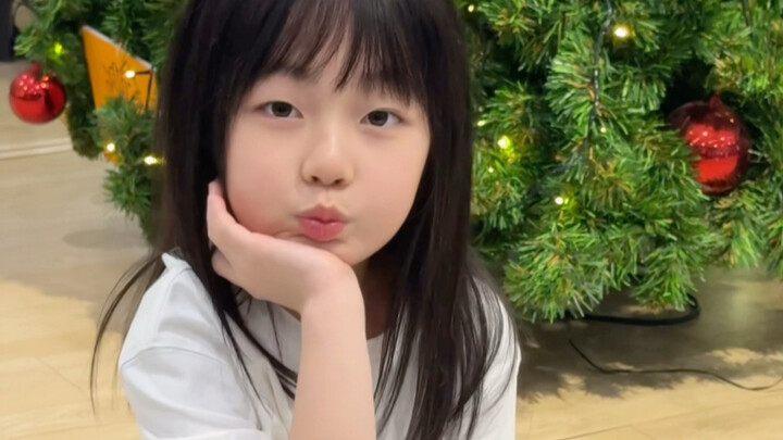 ต้องยอมรับเลย…สาวอวบหน้าม้าตรงน่ารักสุดๆ!