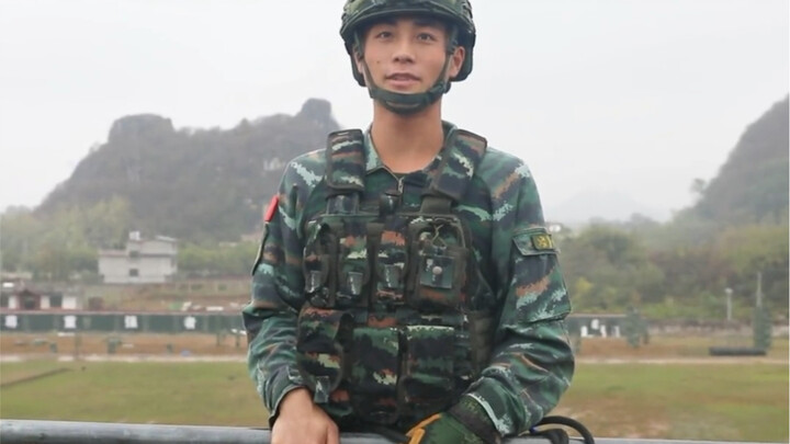 Tuổi trẻ có muôn vàn sắc thái, tuổi trẻ của tôi mang màu áo rằn ri. Ai đã từng tập luyện điều này th