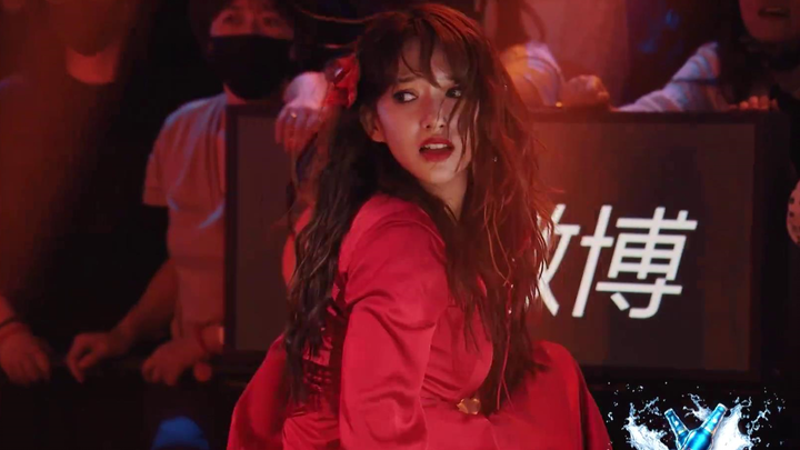 Trình Tiêu – Cô nàng Gypsy áo đỏ “Giữ Bóng” + Đấu nhảy đồng diễn