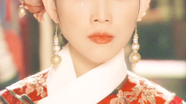 โอ้โห! ที่แท้เพราะตอนเปิดเครื่องเธอดูสวยเกินไป จนฝ่ายแต่งหน้าต้องปรับเปลี่ยนเมคอัพในขั้นตอนหลังการถ่