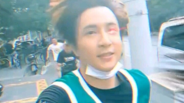 Tiết Chi Khiêm trị đạo diễn! Tiết Chi Khiêm: Không đưa 100 tệ, tôi chạy chết mày luôn! Cười muốn chế