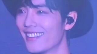 [Xiao Zhan] Right here—his single finger silenced the entire audience, and his smile instantly ignit