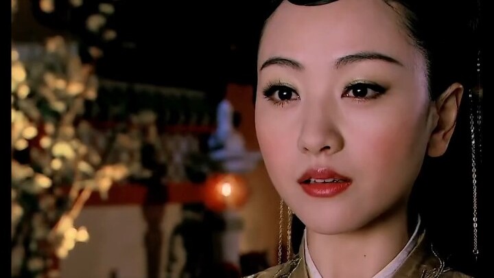 Anh ấy đã chết vào năm cô yêu anh nhất.