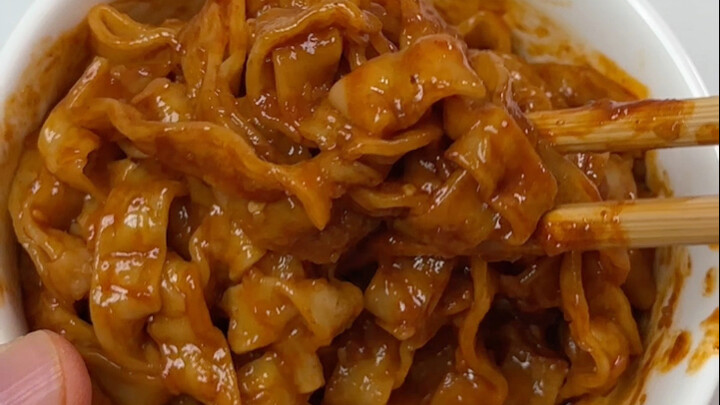 อันดับสีแดง-สีดำของบะหมี่ไก่งวงมาแล้ว