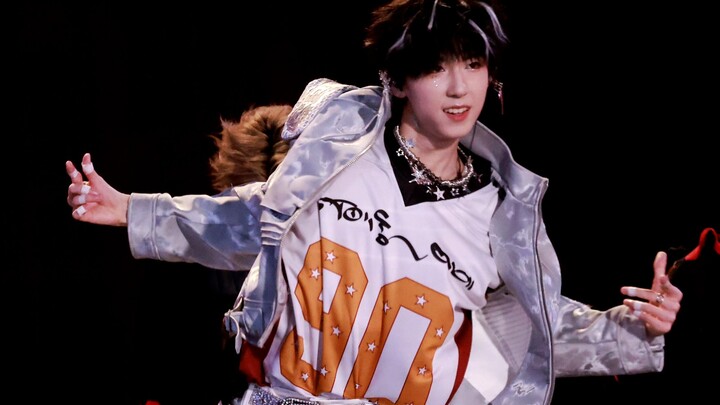 Inviting everyone to watch a 15-year-old trainee confidently dance to “Hey Mama”—is this really the 