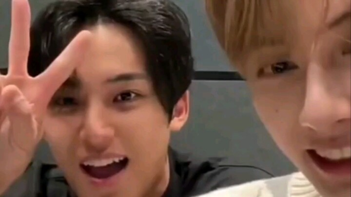 Tính năng làm đẹp trên Weibo khiến đồng đội nước ngoài sửng sốt