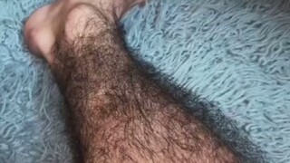 第一次看到给腿毛做护理的，这都快赶上我的发量了...
