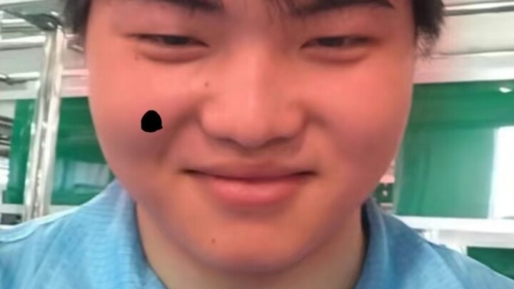 Nhà máy điện tử UZI được Chúa ban phước.