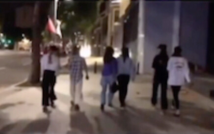 “ไม่ใช่ไอดอลทไวซ์ แต่เป็นสาวมหาลัยในโลกคู่ขนาน”