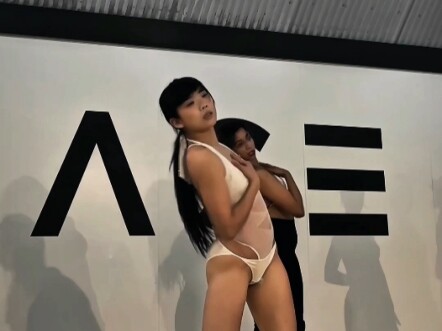 认真的表情很可爱