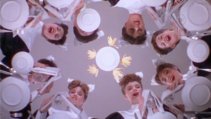 Vừa xinh đẹp lại vừa cá tính!! Tôi xin gọi đây là phiên bản đỉnh cao của trang phục nữ hầu gái!!!