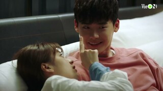 Màn phát "cơm tró" tình bể bình của cặp đôi Lee Jong Suk - Han Hyo Joo trong W - Hai Thế Giới