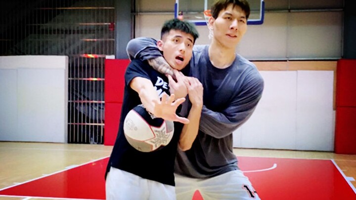 ตำนานฮวาต้าถล่มคู่แข่งด้วยการลดมิติ? เหล็กไหลหนัก 290 จินบุกชิงแชมป์โดยไม่ใช้ร่างกาย