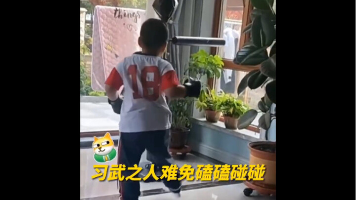 ถ้าผมห้ามหัวเราะครั้งที่สองได้ ยอมให้คุณชนะ: ลูกชายชกมวย พ่อเฝ้าดูแล้วหัวเราะ: คนฝึกวิทยายุทธ์ย่อมมี