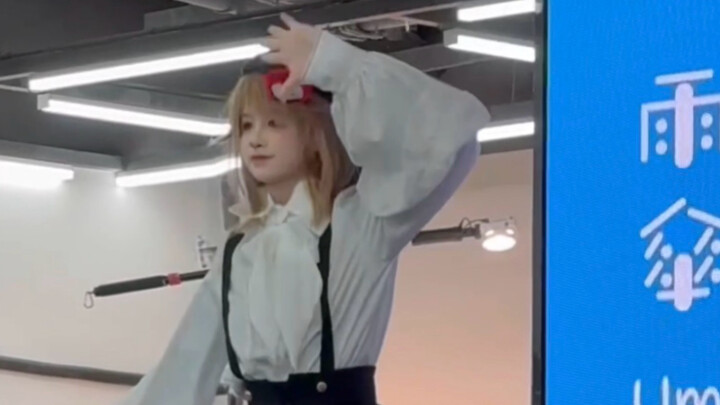 【Tinh Antimon】Chắc bạn chưa biết điệu nhảy của thuyền trưởng nhà ta uyển chuyển đến thế nào đâu!