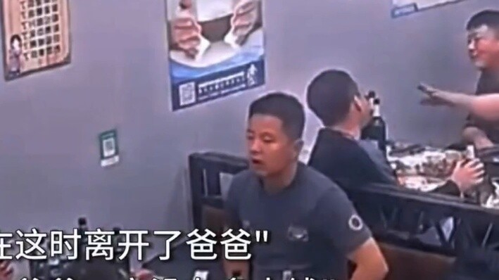 “ขอโทษนะคะ นี่กระเป๋าเรียนของลูกชายฉันใช่ไหมคะ”