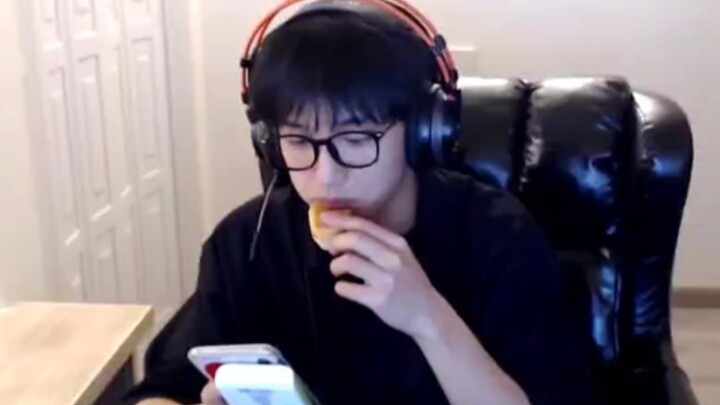 Tiểu Hoàng: Hình như tớ không thể phát sóng được nữa rồi～