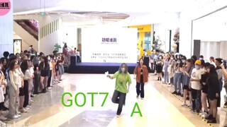 "Who dances to the tune of Sing" Hilarious incident of holding a bird stick after hearing GOT7's son