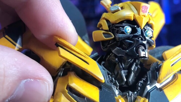 threezero DLX Transformers 5 Bumblebee