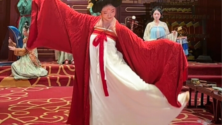 Ding~ Thẻ kinh nghiệm Đường Huyền Tông của bạn đã đến Phi tần say như khói (Góc nhìn thứ ba)