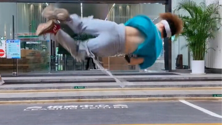 1. Natural talent matters a lot when learning to roller skate. This little girl only practiced for 1