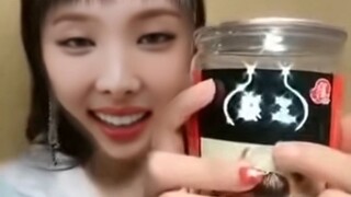 TWICE's Nayeon eats black garlic