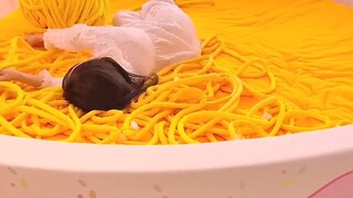 Ucapkan selamat tinggal pada ember mi instan raksasaku👋 Selamat tinggal, ember mi instan raksasaku t
