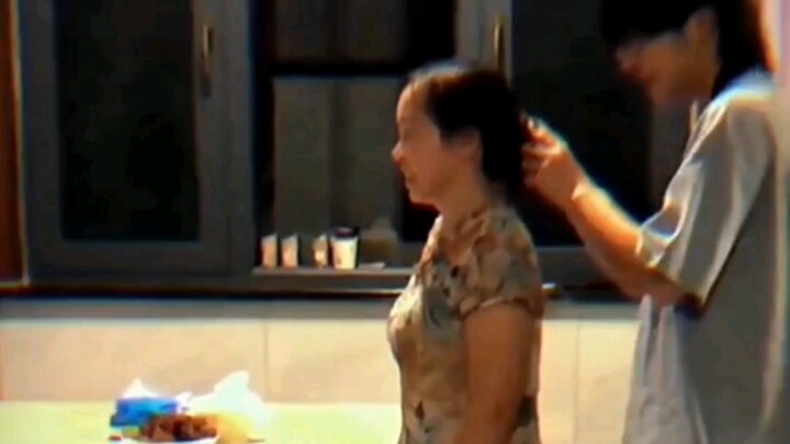 หลังจากหักแล้วเธอก็ทิ้งไป แต่เธอกลับนำมันมาสวมไว้บนศีรษะ ความโรแมนติกและความปรารถนาดีตลอดชีวิตนี้ อย