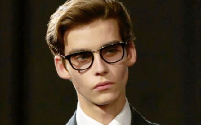 As Handsome as Saint Laurent Himself | What an Elegant, Gentle, and Slightly “Sickly” Noble Young Ma