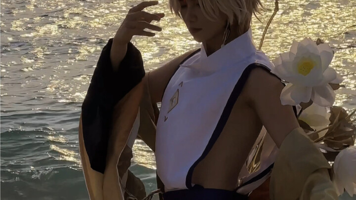 เทวราชอินทราหลังจากกินแซนด์วิชเสร็จที่ริมทะเล