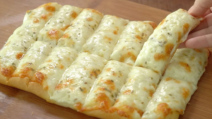 การทำขนมปังกระเทียมชีสกับน้ำผึ้ง Cheesy Garlic Breads