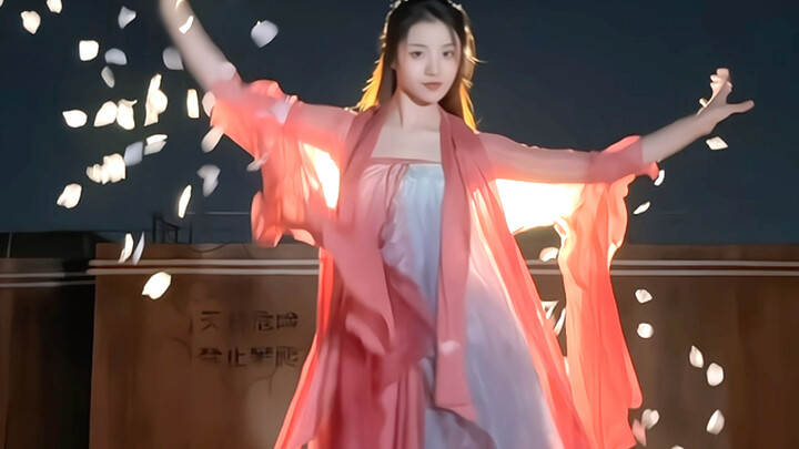I really like Xiaoju's face.