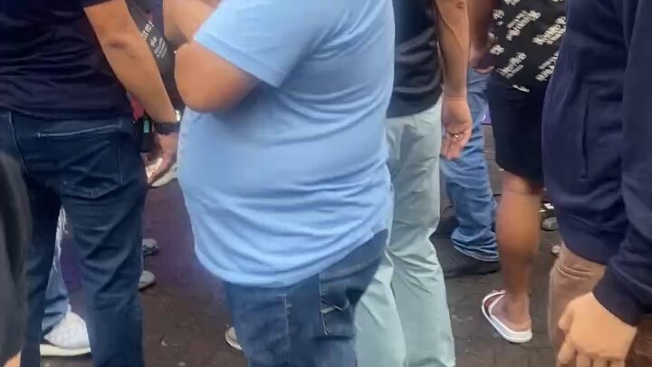 心簡單，世界就簡單，幸福才會生長；心自由，生活就自由，到哪都有快樂。得意時要看淡，失意時要看開。人生有許多東西是可以放下的。只有放得下，才能拿得起。多一些寬容，多一些大度，揮揮手，笑一笑，一切的不愉