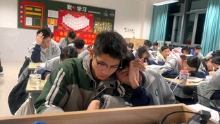 A sweet daily record of the top student and his struggling classmate