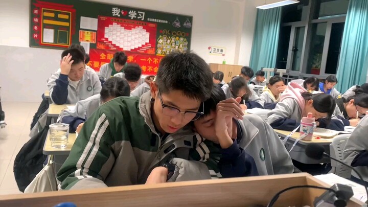 A sweet daily record of the top student and his struggling classmate