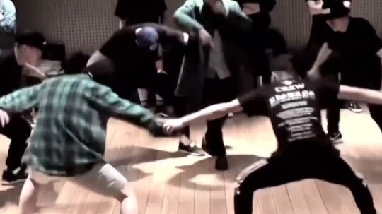 Bigbang's choreography is for backup dancers #bigbang #kangdaesung #kwonbros #kpop #koreancomics