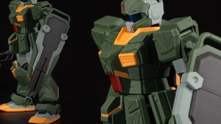 Strukturnya sudah tua dan pemisahan warnanya rata-rata, tetapi memang cukup bagus: model Bandai HGUC