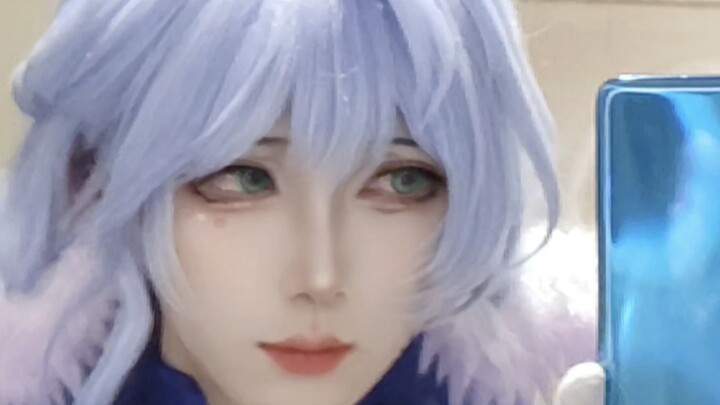 Pertemuan tak terduga dengan "burung" di toilet acara komik