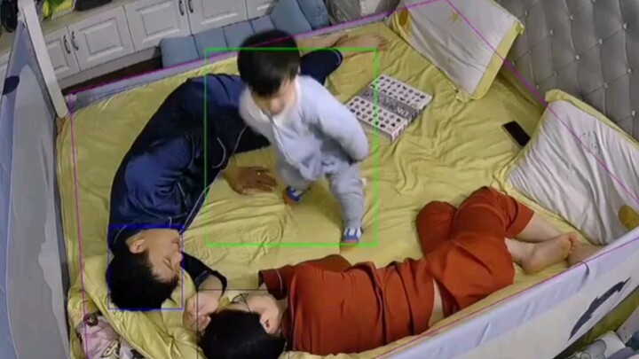 Proses lengkap bayi manusia belajar tidur sendiri, yang menguji akting ayah dan ibu!