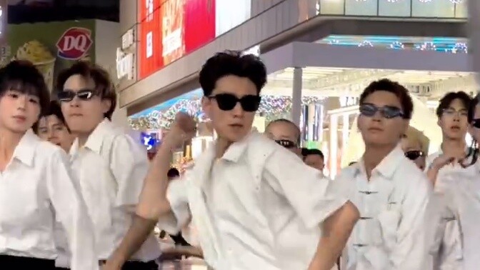 มีเพียงธรรมชาติเท่านั้นที่สามารถแสดงความมีชีวิตชีวาของการเต้นรำได้~