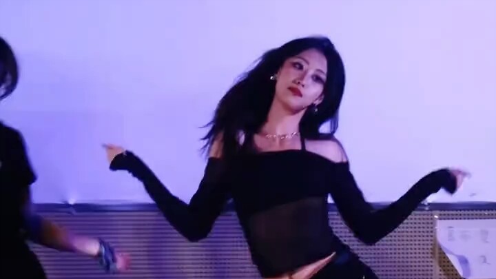 【Đại học Y Thẩm Dương】: Lần cuối cùng đàn chị học nhảy Hàn Quốc biểu diễn trên sân khấu.