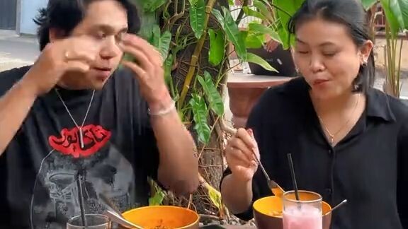 tinggal bilang: “aku yang ini" 😭 #pasutri #marriage