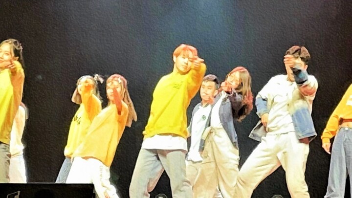 “全球首个Remix版Butter舞台”13人Butter Remix全曲超赞校园舞台活力演绎防弹少年团BTS-Butter Remix