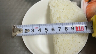 My girlfriend only served me half a bowl of rice!